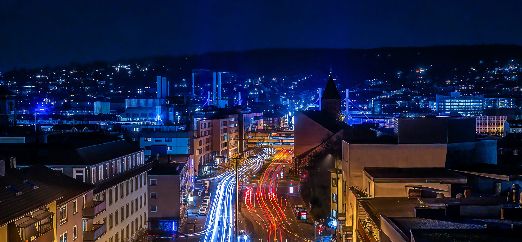 Grafik mit Skyline von Wuppertal in Schwarz und Weiß